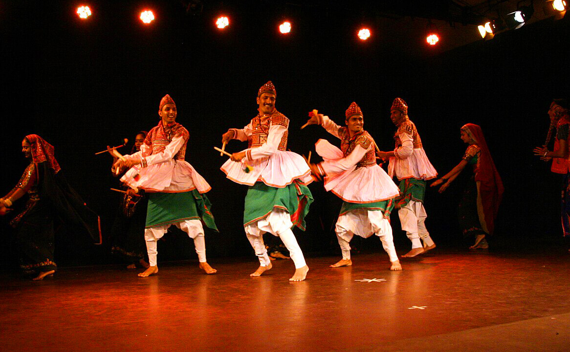 Gujarati traditional dance culture Garba performance